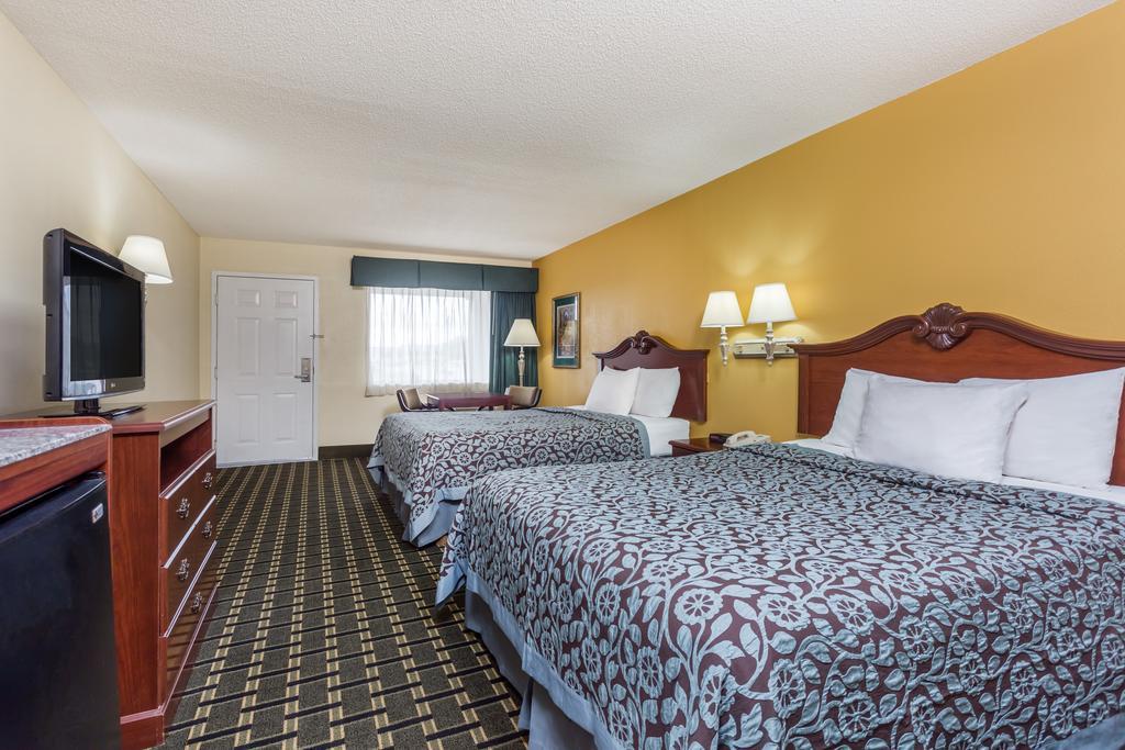 Days Inn & Suites By Wyndham Warner Robins Near Robins Afb Eksteriør bilde
