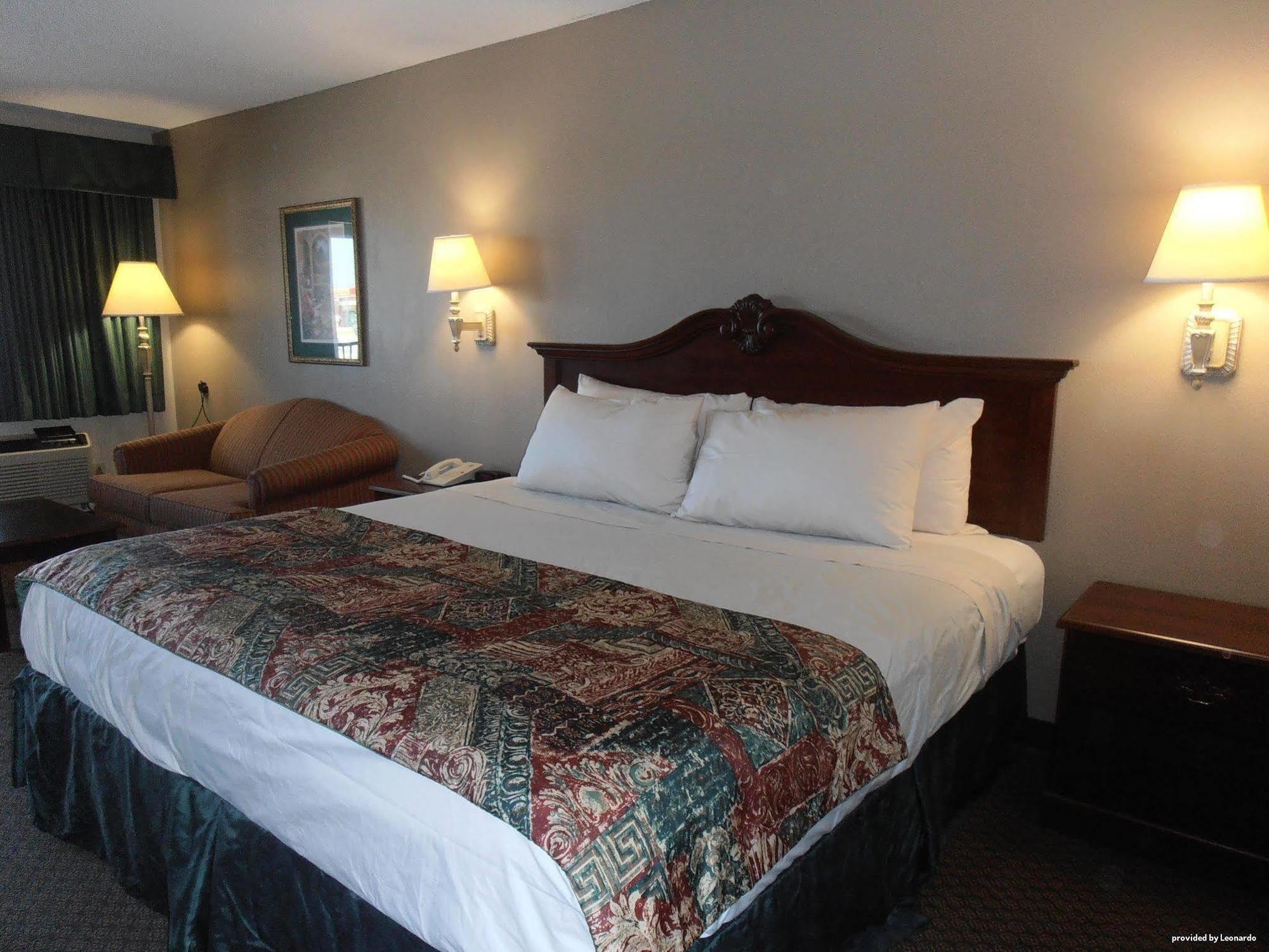 Days Inn & Suites By Wyndham Warner Robins Near Robins Afb Eksteriør bilde