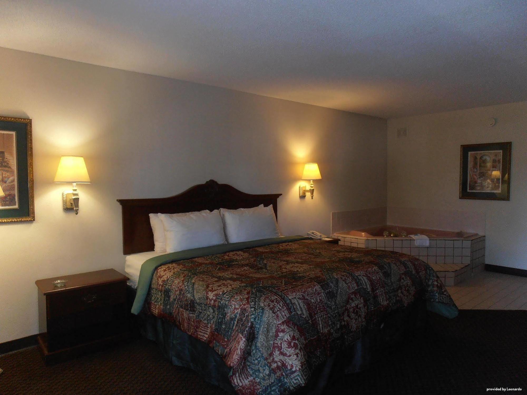 Days Inn & Suites By Wyndham Warner Robins Near Robins Afb Eksteriør bilde