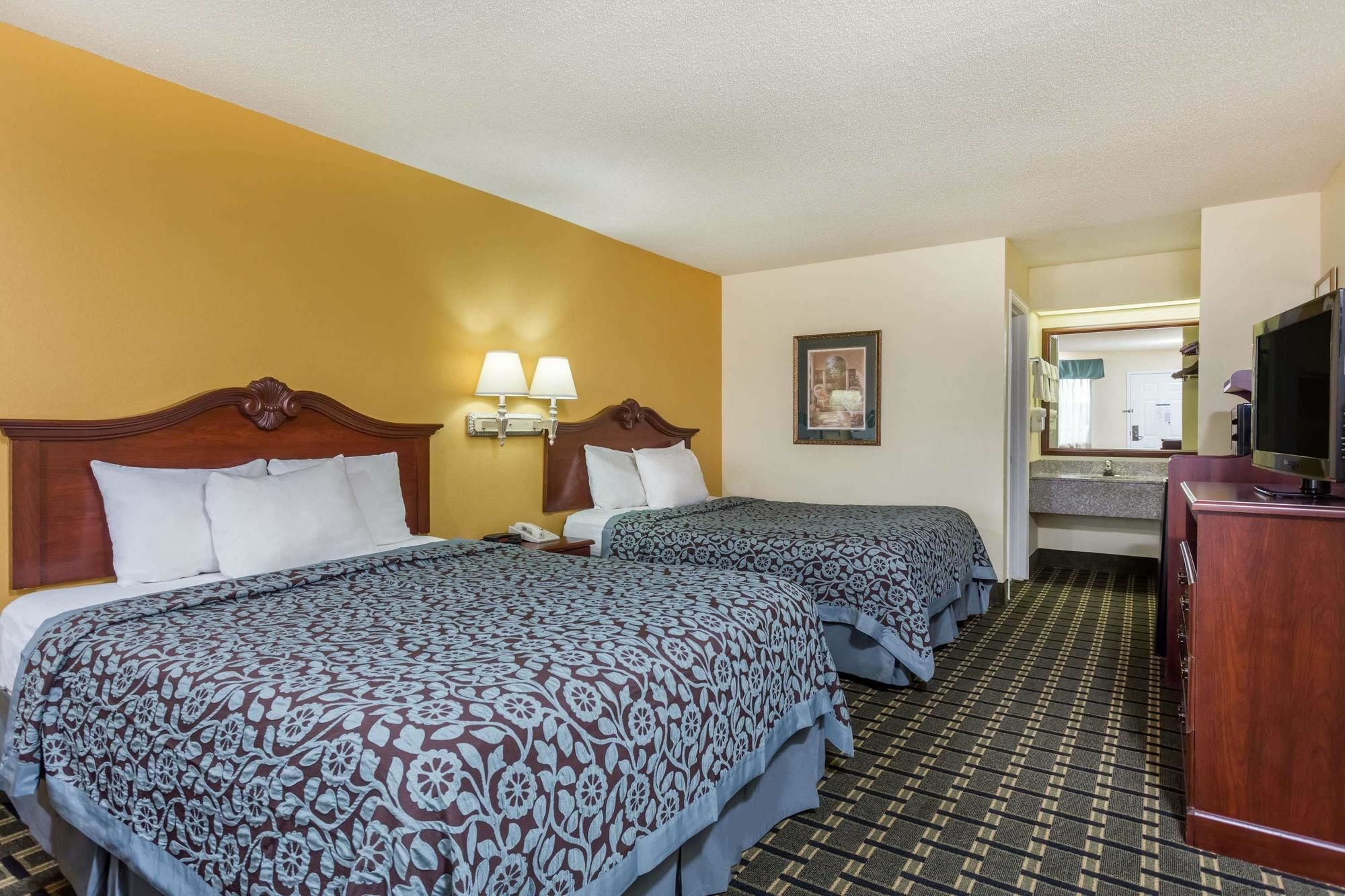 Days Inn & Suites By Wyndham Warner Robins Near Robins Afb Eksteriør bilde