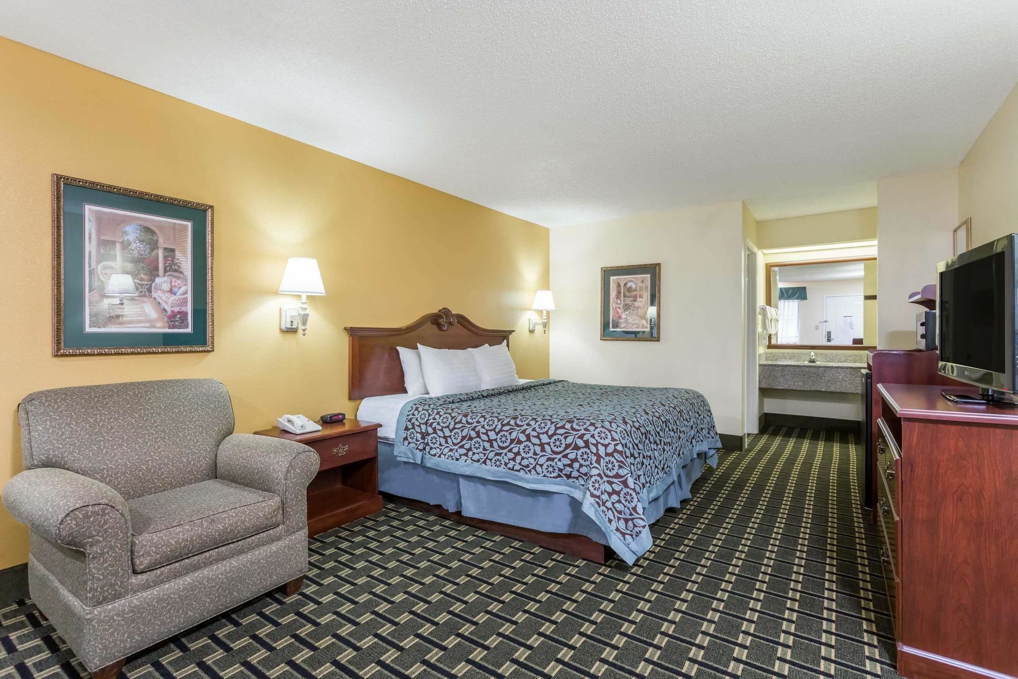 Days Inn & Suites By Wyndham Warner Robins Near Robins Afb Eksteriør bilde
