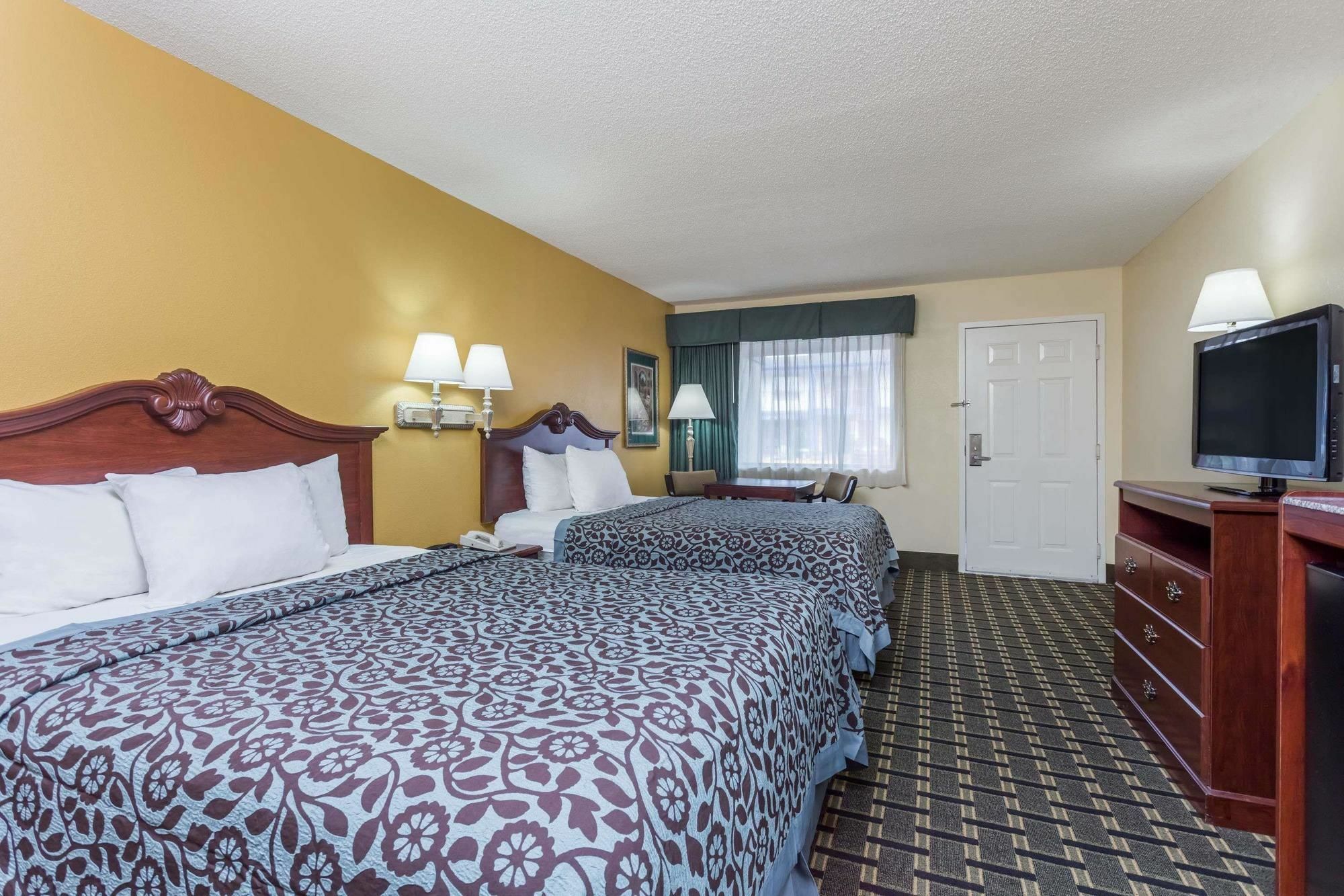 Days Inn & Suites By Wyndham Warner Robins Near Robins Afb Eksteriør bilde