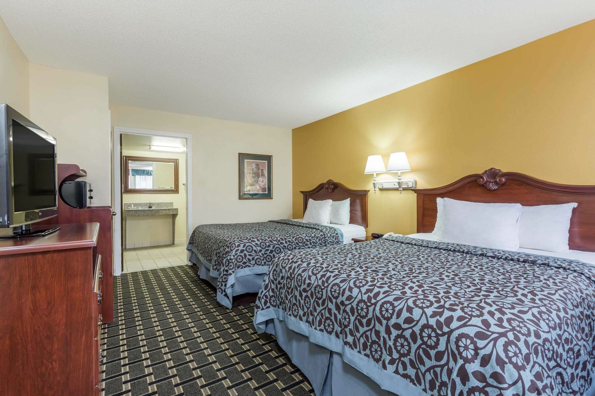 Days Inn & Suites By Wyndham Warner Robins Near Robins Afb Eksteriør bilde